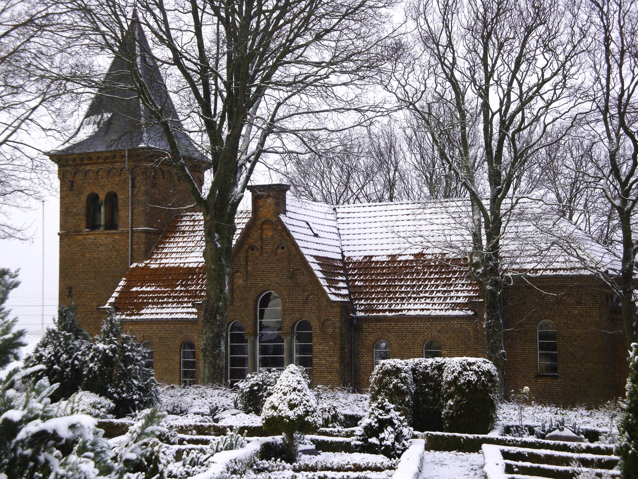 Vinterfoto af Buerup kirke